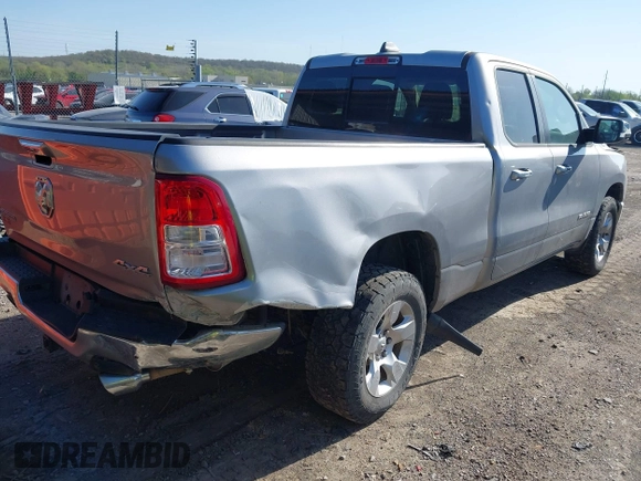 2020 Ram 1500 Big Horn z VIN 1C6SRFBT2LN200059, wystawiony jako IAAI lot #41987816 z przebiegiem 107 675 mil mil oraz . Historia ofert i sprzedaży dostępna na DreamBid. Obrazek 4.