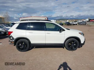 2019 Honda Passport Elite z VIN 5FNYF8H0XKB001472, wystawiony jako IAAI lot #42143890 z przebiegiem 98 119 mil mil oraz . Historia ofert i sprzedaży dostępna na DreamBid. Obrazek 14.