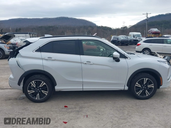 2024 Mitsubishi Eclipse Cross SE with VIN JA4ATWAA7RZ000716, listed as a IAAI auction lot 41221220 with 903 mi miles and . Bid and sale history available at DreamBid. Image 14.