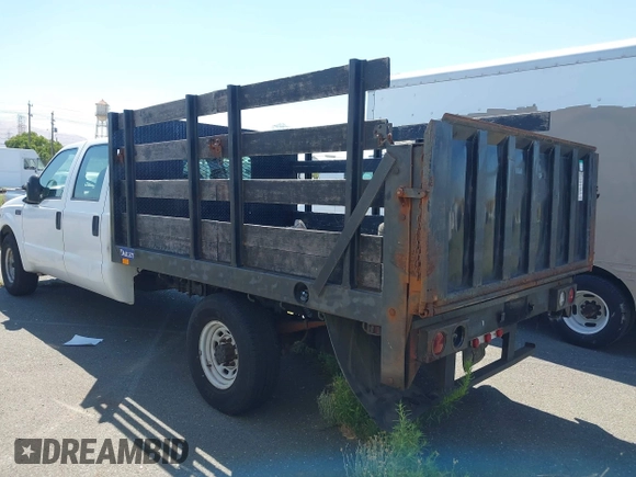1999 Ford F-350 z VIN 1FDSW34S6XEE06653, wystawiony jako IAAI lot #42697070 z przebiegiem 194 164 mil mil oraz . Historia ofert i sprzedaży dostępna na DreamBid. Obrazek 3.