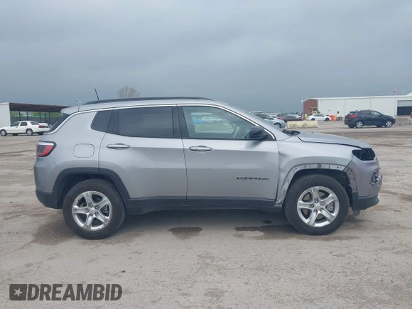 2023 Jeep Compass Latitude z VIN 3C4NJDBN3PT514117, wystawiony jako IAAI lot #41925688 z przebiegiem 50 468 mil mil oraz . Historia ofert i sprzedaży dostępna na DreamBid. Obrazek 13.