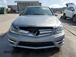 2013 Mercedes-Benz C 250 Sport z VIN WDDGF4HB5DR247239, wystawiony jako Copart lot #55534235 z przebiegiem 150 674 mil mil oraz Szkoda całkowita • Salvage title. Historia ofert i sprzedaży dostępna na DreamBid. Obrazek 5.