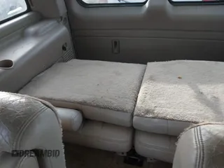2003 Chevrolet Tahoe LS z VIN 1GNEC13Z93R107570, wystawiony jako IAAI lot #41809679 z przebiegiem 234 901 mil mil oraz . Historia ofert i sprzedaży dostępna na DreamBid. Obrazek 12.