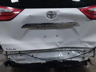 2016 Toyota Sienna Ltd with VIN 5TDDK3DC7GS138658, listed as a IAAI auction lot 41701349 with 189,413 mi miles. Bid and sale history available at carsss.com. Image 6.