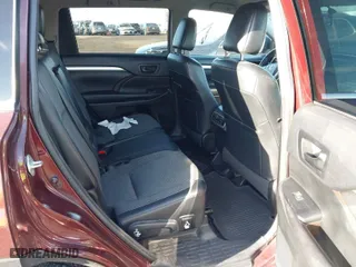 2016 Toyota Highlander LE with VIN 5TDBKRFH9GS319084, listed as a IAAI auction lot 41590197 with 110,611 mi miles. Bid and sale history available at carsss.com. Image 8.