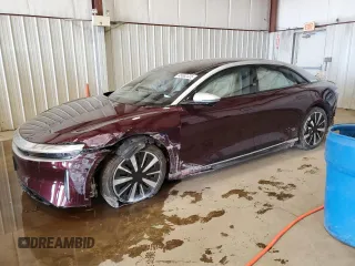 2022 Lucid Air Grand Touring z VIN 50EA1GBA5NA003618, wystawiony jako Copart lot #45682325 z przebiegiem Nie podano mil oraz Szkody całkowita. Historia ofert i sprzedaży dostępna na DreamBid. Obrazek 1.