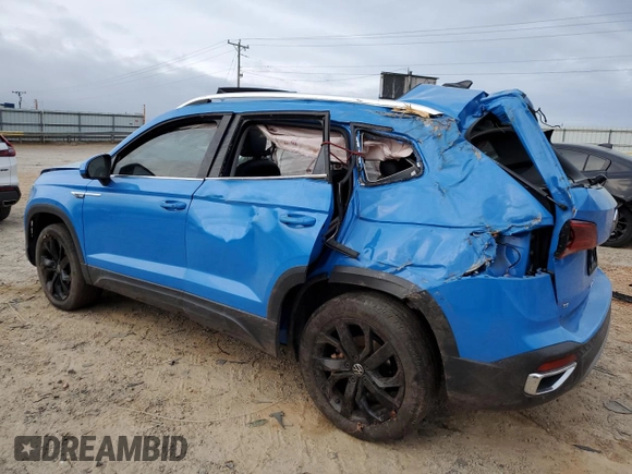 2022 Volkswagen Taos SE z VIN 3VVLX7B27NM062985, wystawiony jako Copart lot #51644395 z przebiegiem 41 883 mil mil oraz Szkody całkowita. Historia ofert i sprzedaży dostępna na DreamBid. Obrazek 2.
