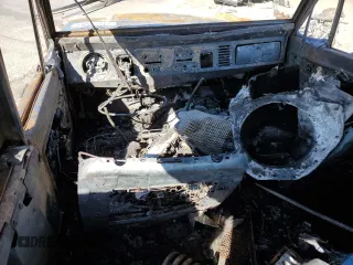 1975 Ford Bronco z VIN U15GLV42632, wystawiony jako Copart lot #71173504 z przebiegiem Nie podano mil oraz Szkoda całkowita • Salvage title. Historia ofert i sprzedaży dostępna na DreamBid. Obrazek 8.