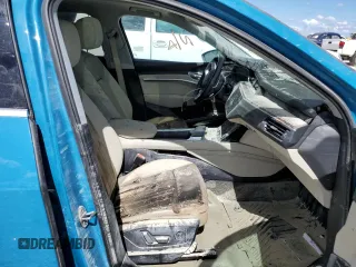 2019 Audi e-tron Premium Plus z VIN WA1LAAGE0KB013270, wystawiony jako Copart lot #63142252 z przebiegiem Nie podano mil oraz . Historia ofert i sprzedaży dostępna na DreamBid. Obrazek 5.