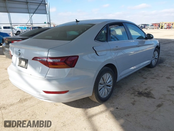 2019 Volkswagen Jetta S z VIN 3VWCB7BU3KM140279, wystawiony jako IAAI lot #41485306 z przebiegiem 68 105 mil mil oraz . Historia ofert i sprzedaży dostępna na DreamBid. Obrazek 4.