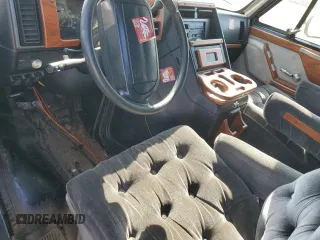 1994 Chevrolet Chevy Van z VIN 1GBEG25K3RF178166, wystawiony jako Copart lot #69173594 z przebiegiem 143 577 mil mil oraz Szkody całkowita. Historia ofert i sprzedaży dostępna na DreamBid. Obrazek 8.