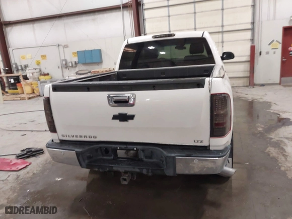 2009 Chevrolet Silverado 1500 LTZ with VIN 3GCEK33M39G177554, listed as a IAAI auction lot 41282566 with 142,356 mi miles. Bid and sale history available at carsss.com. Image 17.