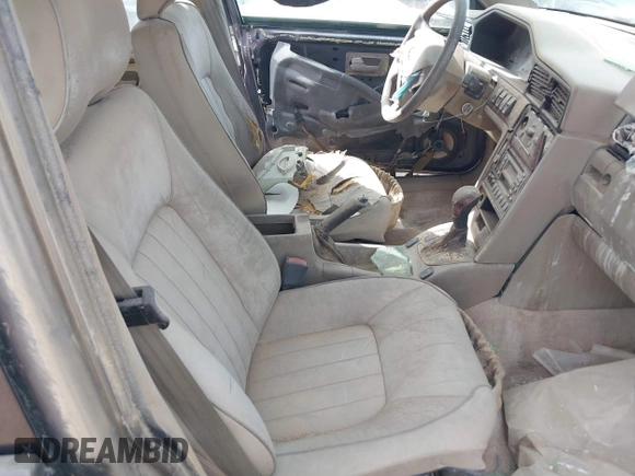 1998 Volvo V90 с VIN YV1KW9601W1046355, выставлен на аукционе IAAI как лот 41518241 с пробегом 236 321 миль миль и . История ставок и продаж доступна на DreamBid. Изображение 5.