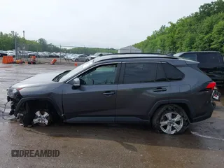2020 Toyota RAV4 XLE with VIN 2T3W1RFV4LC040257, listed as a IAAI auction lot 42448299 with 77,618 mi miles and . Bid and sale history available at DreamBid. Image 13.