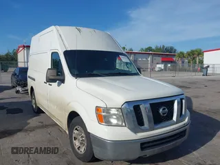 2013 Nissan NV Cargo SV z VIN 1N6BF0LY9DN114044, wystawiony jako IAAI lot #39906440 z przebiegiem 238 850 mil mil oraz . Historia ofert i sprzedaży dostępna na DreamBid. Obrazek 1.