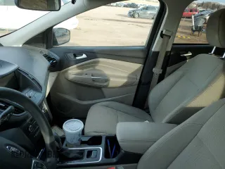 2018 Ford Escape SE z VIN 1FMCU9GDXJUD21466, wystawiony jako Copart lot #46266395 z przebiegiem Nie podano mil oraz Szkoda całkowita • Salvage title. Historia ofert i sprzedaży dostępna na DreamBid. Obrazek 9.