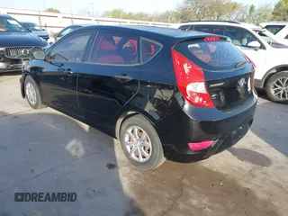 2013 Hyundai Accent GS z VIN KMHCT5AE7DU083304, wystawiony jako IAAI lot #41847588 z przebiegiem 133 971 mil mil oraz . Historia ofert i sprzedaży dostępna na DreamBid. Obrazek 3.