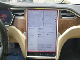 2017 Tesla Model S 100D z VIN 5YJSA1E28HF199074, wystawiony jako IAAI lot #42449671 z przebiegiem 172 910 mil mil oraz . Historia ofert i sprzedaży dostępna na DreamBid. Obrazek 18.