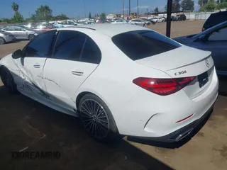 2022 Mercedes-Benz C 300 z VIN W1KAF4GB4NR056209, wystawiony jako IAAI lot #42111449 z przebiegiem 21 545 mil mil oraz . Historia ofert i sprzedaży dostępna na DreamBid. Obrazek 3.
