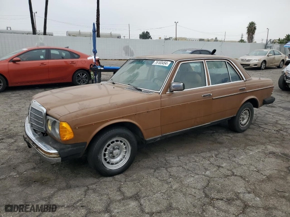 1981 Mercedes-Benz 300 Series 300D with VIN WDBAB30A3BB219467, listed as a Copart auction lot 76183454 with NaN miles and Clean Title. Bid and sale history available at carsss.com. Image 1.