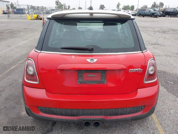 2009 MINI Cooper Hardtop S with VIN WMWMF73549TW87458, listed as a IAAI auction lot 42051759 with 135,309 mi miles. Bid and sale history available at carsss.com. Image 16.