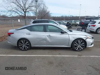 2022 Nissan Altima SR z VIN 1N4BL4CV9NN327401, wystawiony jako IAAI lot #41602929 z przebiegiem 61 130 mil mil oraz . Historia ofert i sprzedaży dostępna na DreamBid. Obrazek 13.