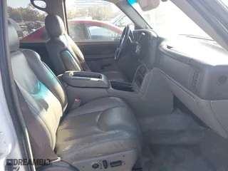 2003 Chevrolet Tahoe LT with VIN 1GNEC13Z73R168819, listed as a IAAI auction lot 41679179 with 141,164 mi miles. Bid and sale history available at carsss.com. Image 5.