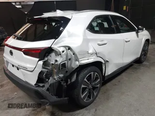 2024 Lexus UX 250h Premium z VIN JTHP9JBH5R2071157, wystawiony jako IAAI lot #42314505 z przebiegiem 15 803 mil mil oraz . Historia ofert i sprzedaży dostępna na DreamBid. Obrazek 4.