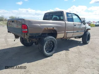 2000 Dodge 1500 z VIN 1B7HF13Z7YJ123270, wystawiony jako IAAI lot #42300077 z przebiegiem 147 527 mil mil oraz . Historia ofert i sprzedaży dostępna na DreamBid. Obrazek 4.