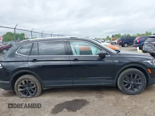 2022 Volkswagen Tiguan SE z VIN 3VV2B7AX4NM093585, wystawiony jako IAAI lot #42267105 z przebiegiem 31 239 mil mil oraz . Historia ofert i sprzedaży dostępna na DreamBid. Obrazek 13.