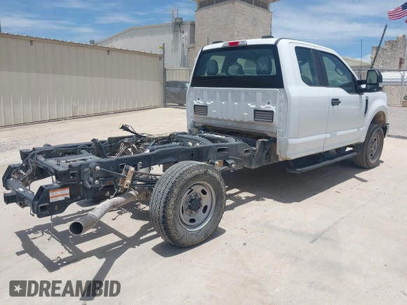 2022 Ford F-250 XL with VIN 1FD7X2B68NEF85052, listed as a IAAI auction lot 42735798 with 152,591 mi miles and . Bid and sale history available at DreamBid. Image 4.