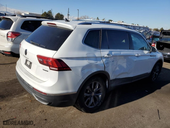 2022 Volkswagen Tiguan SE with VIN 3VV2B7AX8NM165856, listed as a Copart auction lot 85136044 with 44,076 mi miles and Salvage Title. Bid and sale history available at carsss.com. Image 3.
