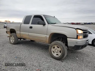 2006 Chevrolet Silverado 1500 LT1 with VIN 1GCEC19T26Z200883, listed as a Copart auction lot 49332275 with 138,120 mi miles and Salvage Title. Bid and sale history available at DreamBid. Image 4.