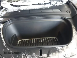 2025 Tesla Model Y Long Range z VIN 7SAYGDED3SF269554, wystawiony jako IAAI lot #41363465 z przebiegiem 883 mil mil oraz . Historia ofert i sprzedaży dostępna na DreamBid. Obrazek 10.