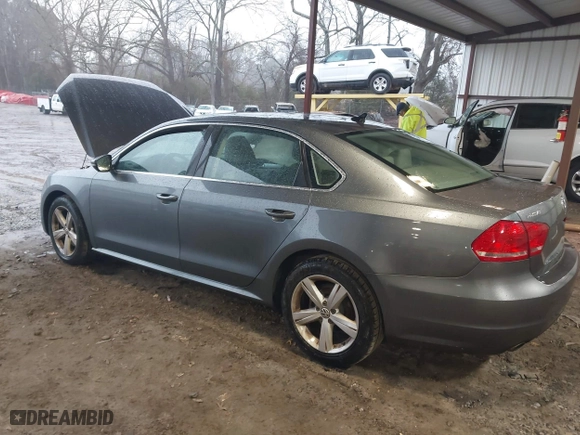 2012 Volkswagen Passat SE w/Sunroof with VIN 1VWBH7A38CC053564, listed as a IAAI auction lot 41488237 with 188,636 mi miles. Bid and sale history available at carsss.com. Image 3.