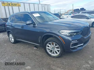 2019 BMW X5 xDrive40i z VIN 5UXCR6C52KLL40747, wystawiony jako IAAI lot #42289347 z przebiegiem 82 390 mil mil oraz . Historia ofert i sprzedaży dostępna na DreamBid. Obrazek 1.