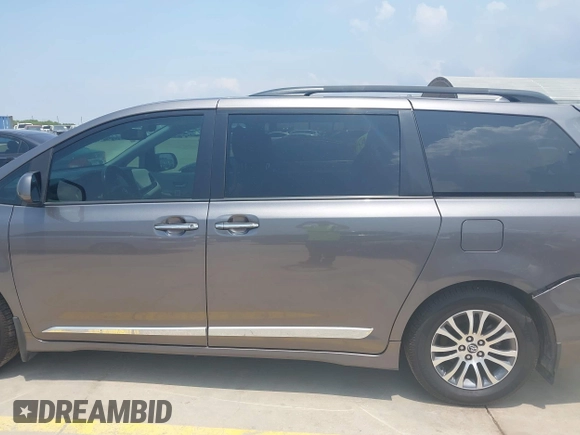 2019 Toyota Sienna XLE Auto Access Seat z VIN 5TDYZ3DC4KS970576, wystawiony jako IAAI lot #42166276 z przebiegiem 112 769 mil mil oraz . Historia ofert i sprzedaży dostępna na DreamBid. Obrazek 14.