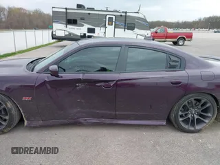2020 Dodge Charger Scat Pack Widebody z VIN 2C3CDXGJ2LH234766, wystawiony jako IAAI lot #42005227 z przebiegiem 32 550 mil mil oraz . Historia ofert i sprzedaży dostępna na DreamBid. Obrazek 15.