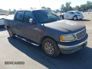 2002 Ford F-150 XLT with VIN 1FTRW07L92KE17999, listed as a IAAI auction lot 41677847 with 154,631 mi miles. Bid and sale history available at carsss.com. Image 1.