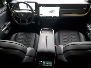 2024 Rivian R1S Adventure z VIN 7PDSGABAXRN035766, wystawiony jako Copart lot #77481034 z przebiegiem 6 590 mil mil oraz Szkoda całkowita • Salvage title. Historia ofert i sprzedaży dostępna na DreamBid. Obrazek 8.