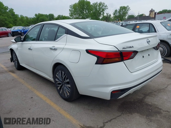 2025 Nissan Altima SV with VIN 1N4BL4DV0SN375282, listed as a IAAI auction lot 42149701 with 5,020 mi miles and . Bid and sale history available at DreamBid. Image 3.