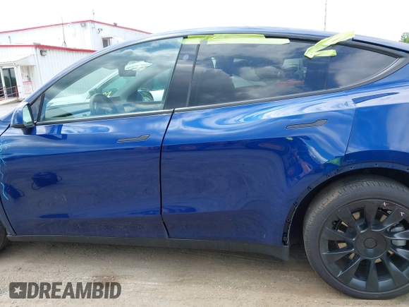 2024 Tesla Model Y Long Range z VIN 7SAYGDEE4RA247532, wystawiony jako IAAI lot #42205480 z przebiegiem 21 273 mil mil oraz . Historia ofert i sprzedaży dostępna na DreamBid. Obrazek 14.