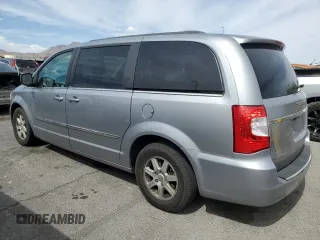 2013 Chrysler Town & Country Touring z VIN 2C4RC1BG0DR630188, wystawiony jako Copart lot #53320815 z przebiegiem 115 026 mil mil oraz Szkoda całkowita • Salvage title. Historia ofert i sprzedaży dostępna na DreamBid. Obrazek 2.