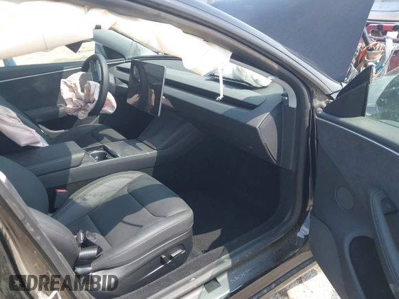 2025 Tesla Model 3 Long Range z VIN 5YJ3E1EB0SF919659, wystawiony jako IAAI lot #42128333 z przebiegiem 2 068 mil mil oraz . Historia ofert i sprzedaży dostępna na DreamBid. Obrazek 5.