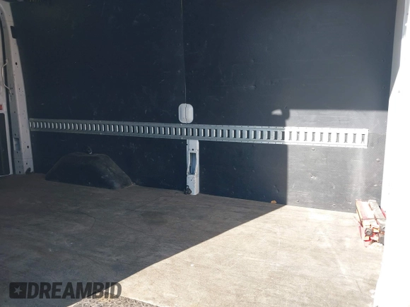 2018 Ford Transit с VIN 1FTBW2CM9JKA90627, выставлен на аукционе IAAI как лот 41648902 с пробегом 54 963 миль миль и . История ставок и продаж доступна на DreamBid. Изображение 8.