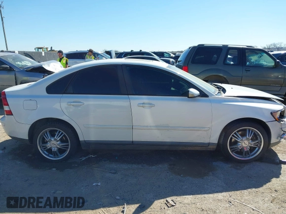 2006 Volvo S40 2.4L with VIN YV1MS390662215602, listed as a IAAI auction lot 41843161 with 184,397 mi miles. Bid and sale history available at carsss.com. Image 13.