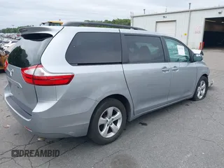 2015 Toyota Sienna LE AAS z VIN 5TDKK3DC6FS688844, wystawiony jako IAAI lot #42557542 z przebiegiem 95 520 mil mil oraz . Historia ofert i sprzedaży dostępna na DreamBid. Obrazek 4.