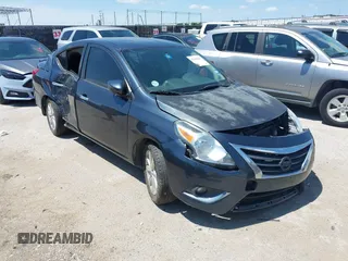 2016 Nissan Versa S z VIN 3N1CN7AP9GL883874, wystawiony jako IAAI lot #42388257 z przebiegiem 82 158 mil mil oraz . Historia ofert i sprzedaży dostępna na DreamBid. Obrazek 1.