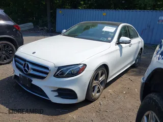 2020 Mercedes-Benz E-Class E 350 with VIN WDDZF8EB9LA756820, listed as a IAAI auction lot 39661412 with 124,468 mi miles. Bid and sale history available at carsss.com. Image 17.