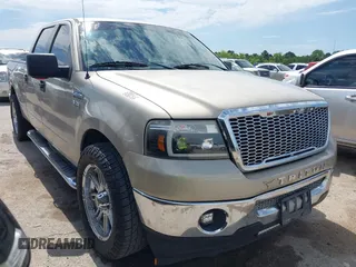 2008 Ford F-150 XLT с VIN 1FTPW12VX8FA91900, выставлен на аукционе IAAI как лот 42455455 с пробегом 329 039 миль миль и . История ставок и продаж доступна на DreamBid. Изображение 1.